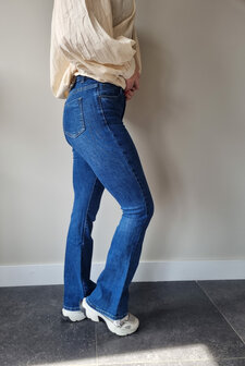 DONKER BLAUWE SKINNY FLARED JEANS