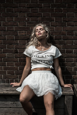 ROUND NECK TEE : CLASSIC ROCKING BALLERINA WHITE