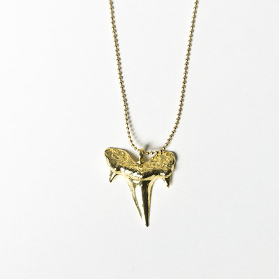 GOLD SHARKTOOTH NECKLACE