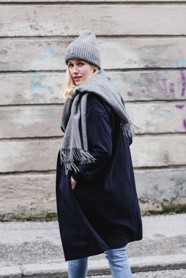 CASHMERE SHAWL ; 100% SCHEERWOL CAMEL