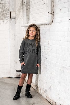SWEATDRESS LOVEBOMB GLITTER ANTRA; (MAG NIET MEER RETOUR)