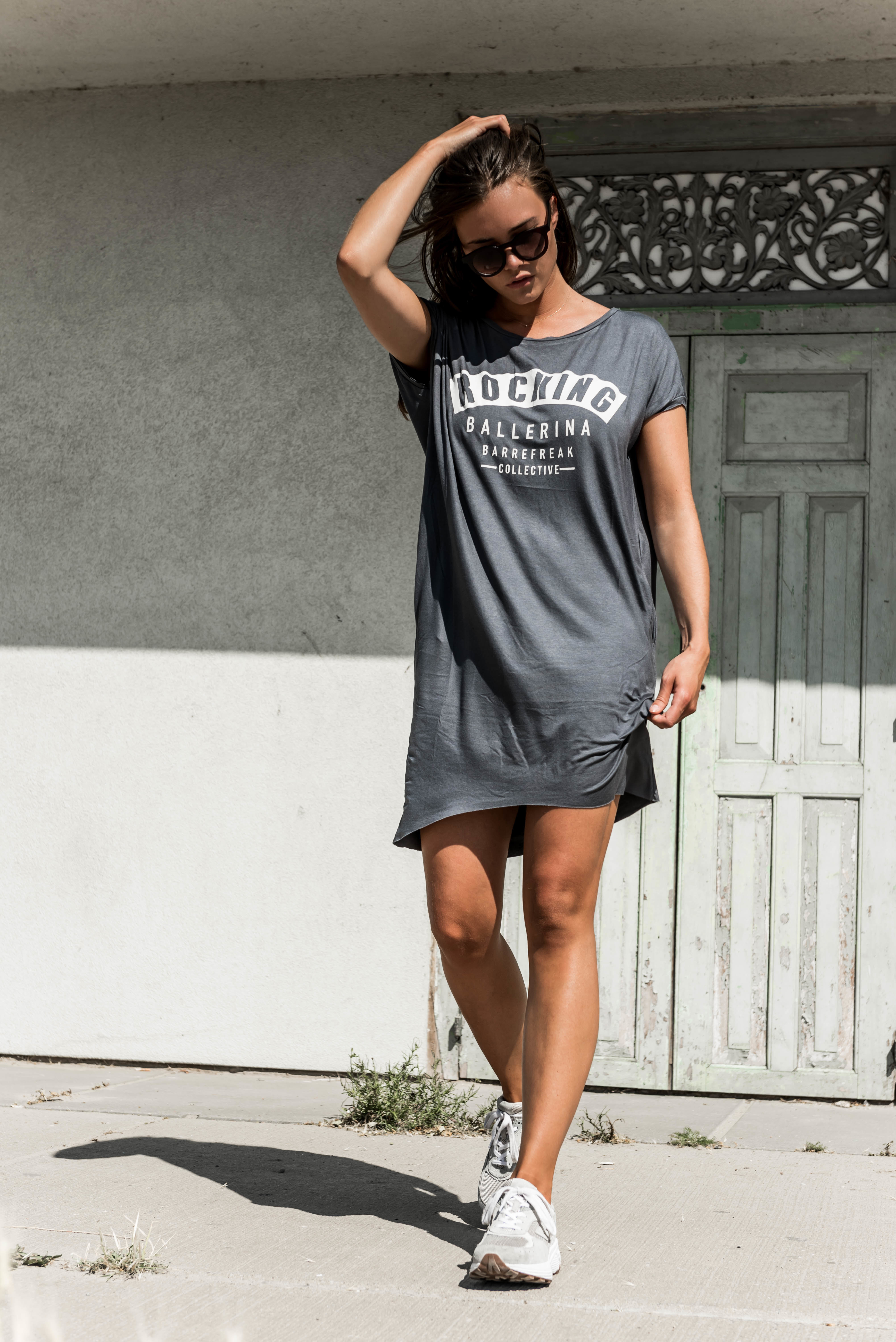 GREY T'SHIRT-DRESS ROCKING BALLERINA