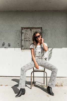 CHEETAH FLARE PANTS CREME.