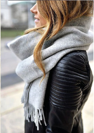 CASHMERE SHAWL ; 100% SCHEERWOL GRIJS