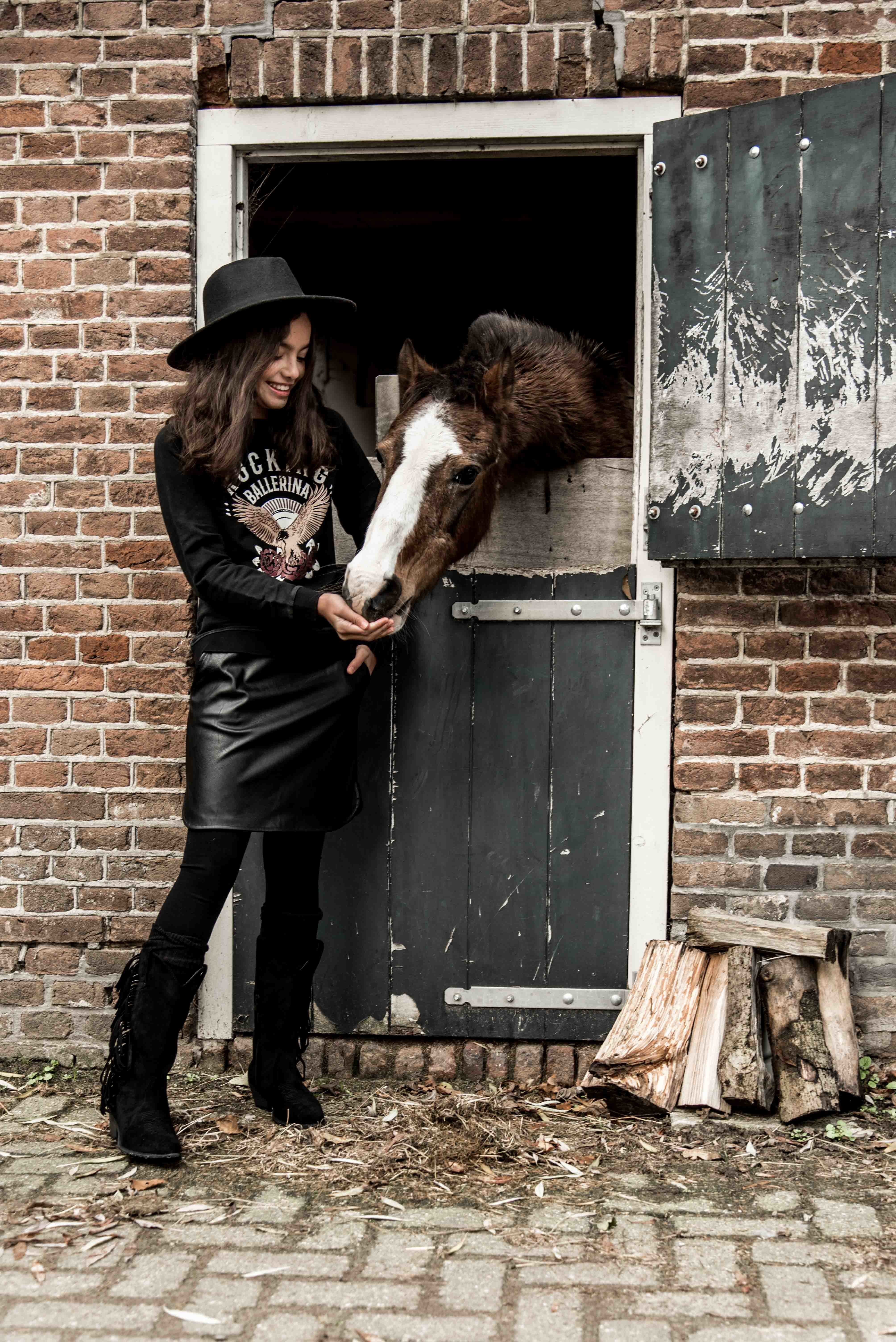 GIRLS : VEGAN LEATHER ROKJE MET ZAKKEN- MAG NIET MEER RETOUR