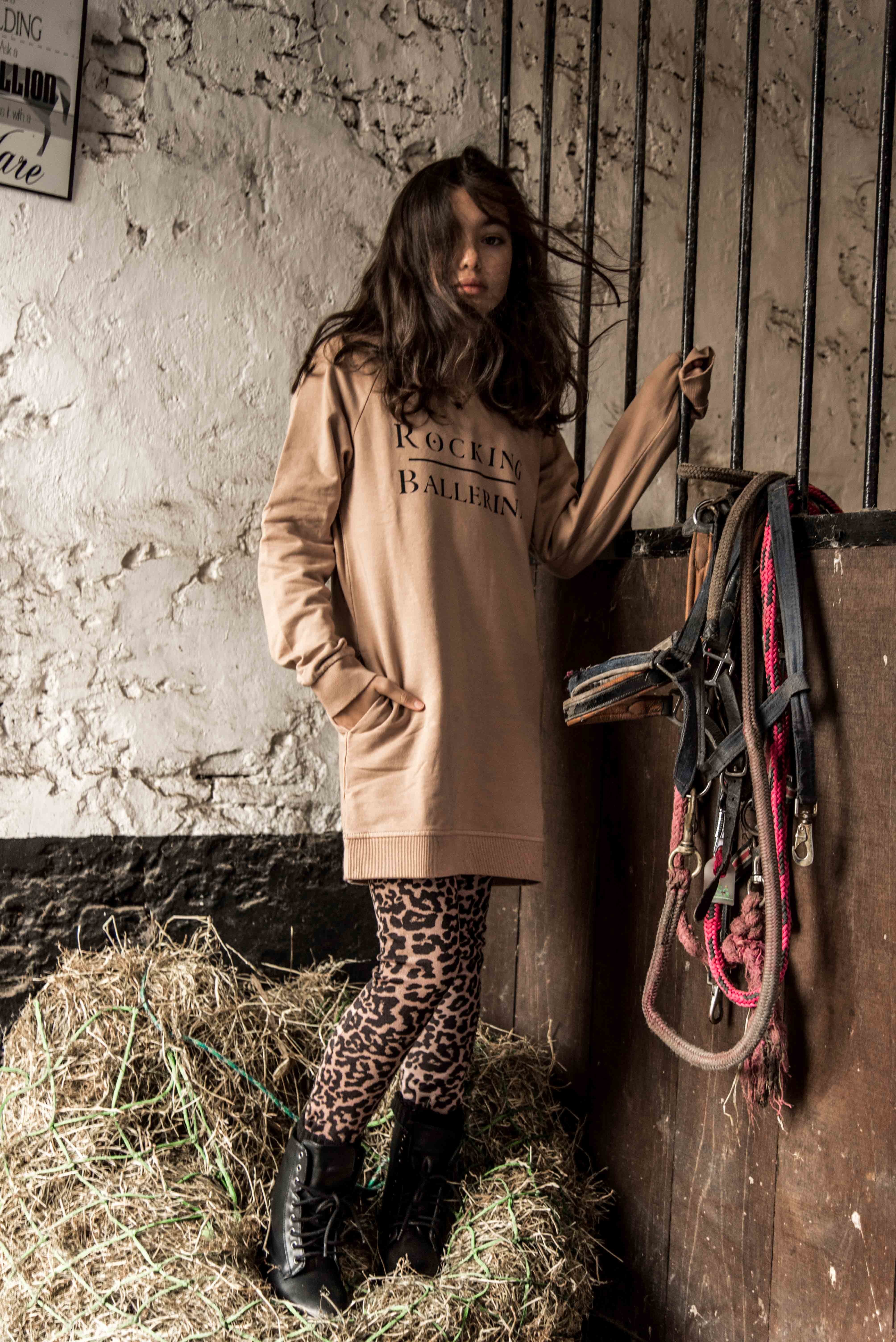 GIRLS HOODED SWEATDRESS ROCKING BALLERINA ( TAN)- MAG NIET MEER RETOUR