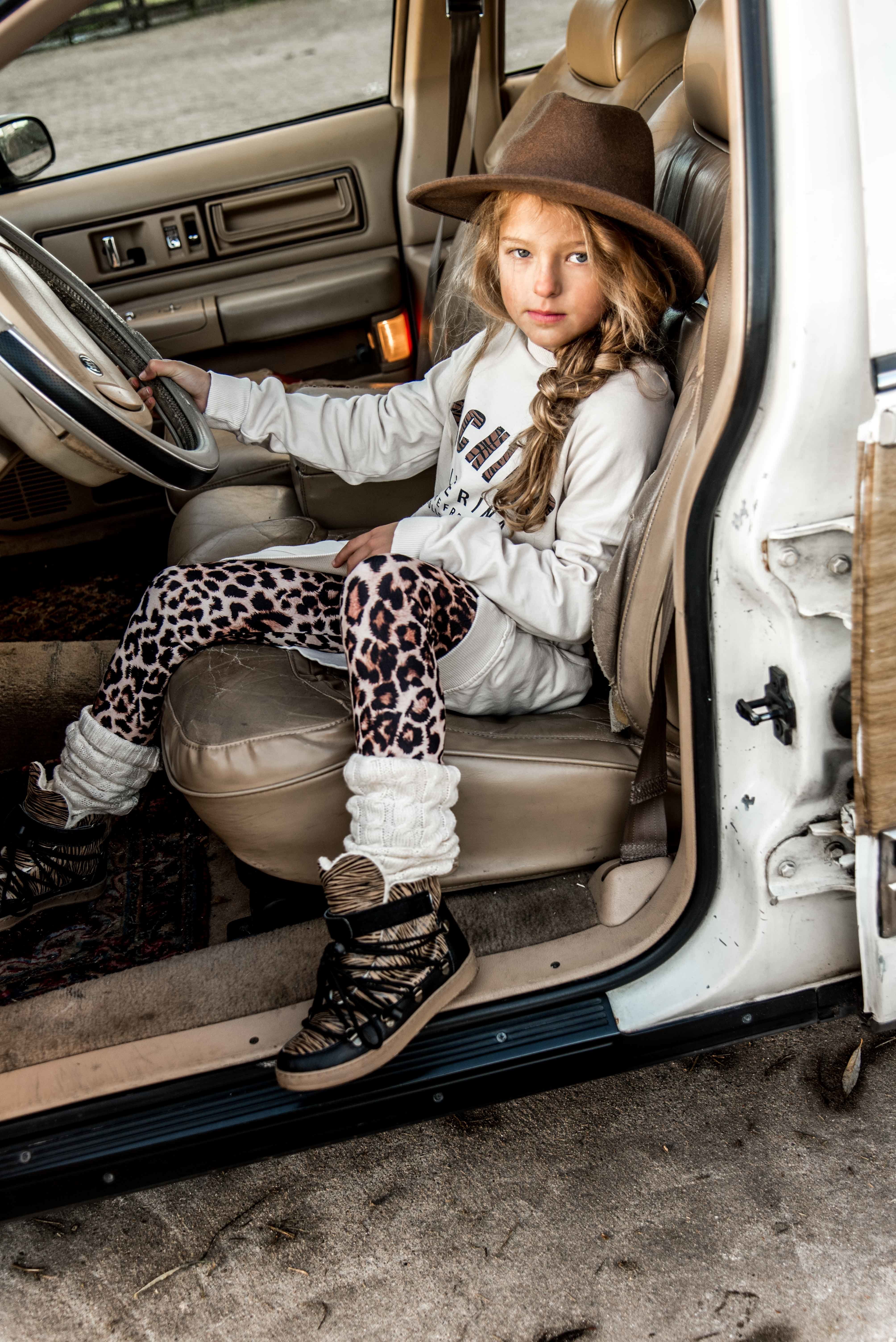 GIRLS SWEATDRESS STARS CREAM- MAG NIET MEER RETOUR