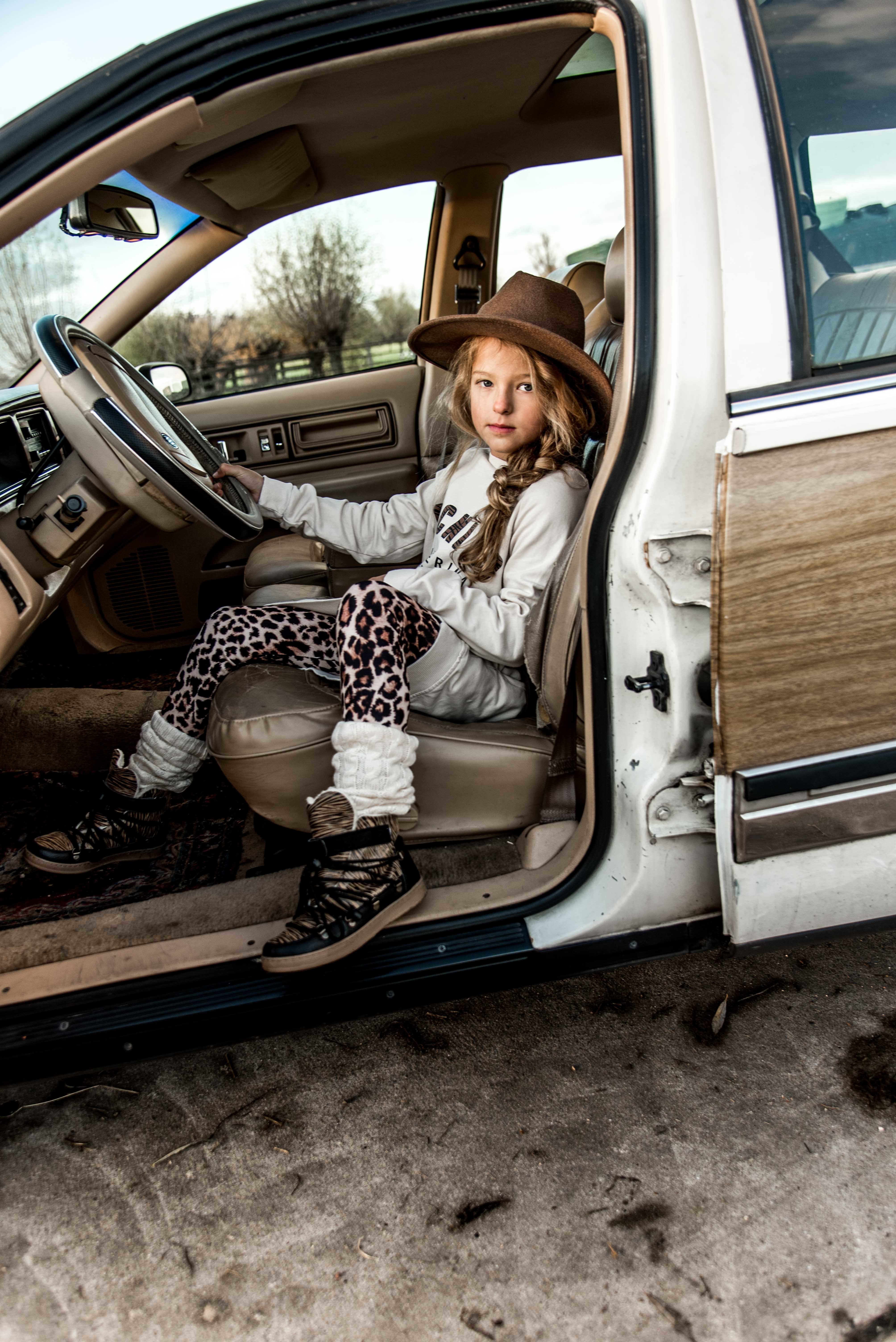 GIRLS SWEATDRESS STARS CREAM- MAG NIET MEER RETOUR