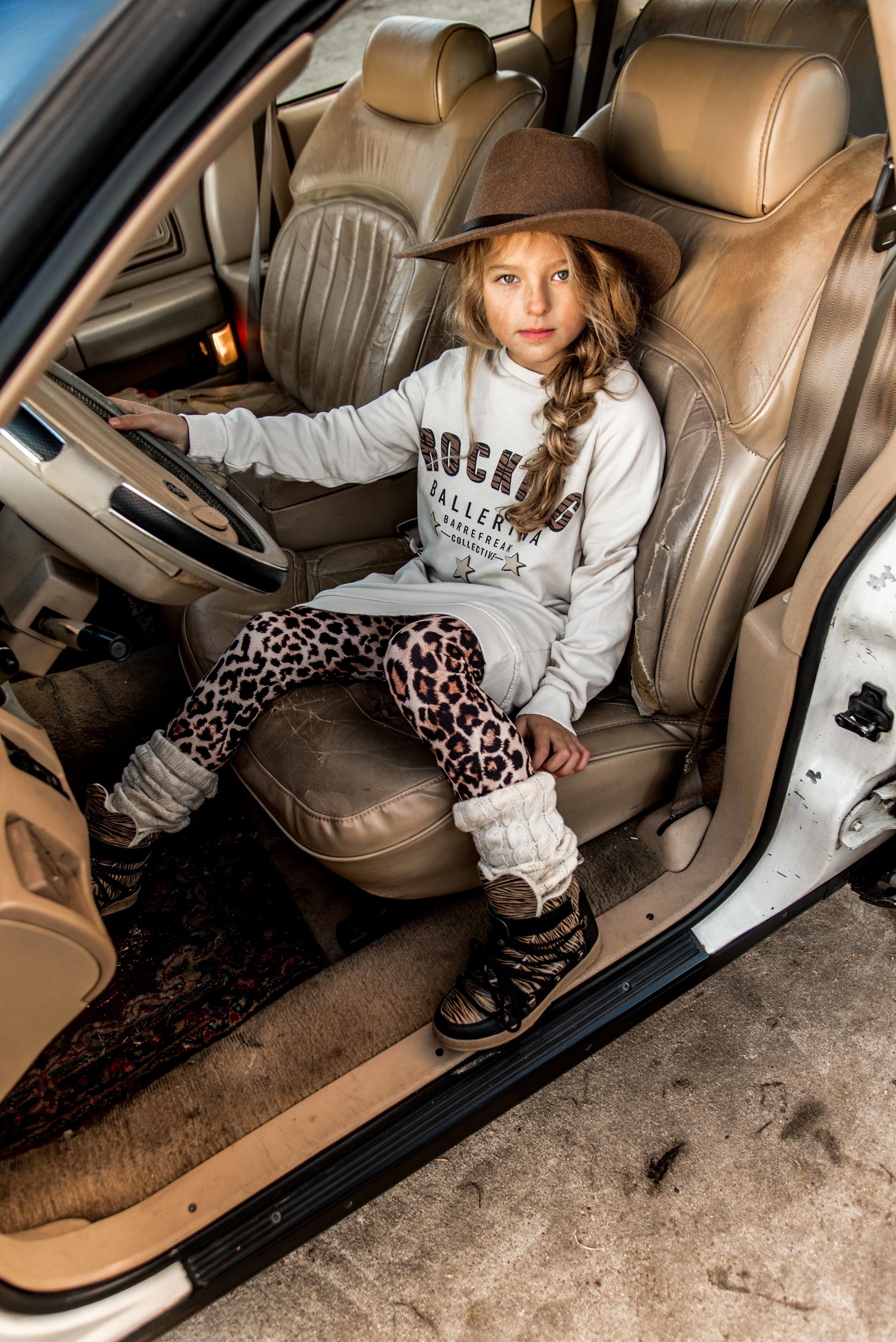 GIRLS SWEATDRESS STARS CREAM- MAG NIET MEER RETOUR