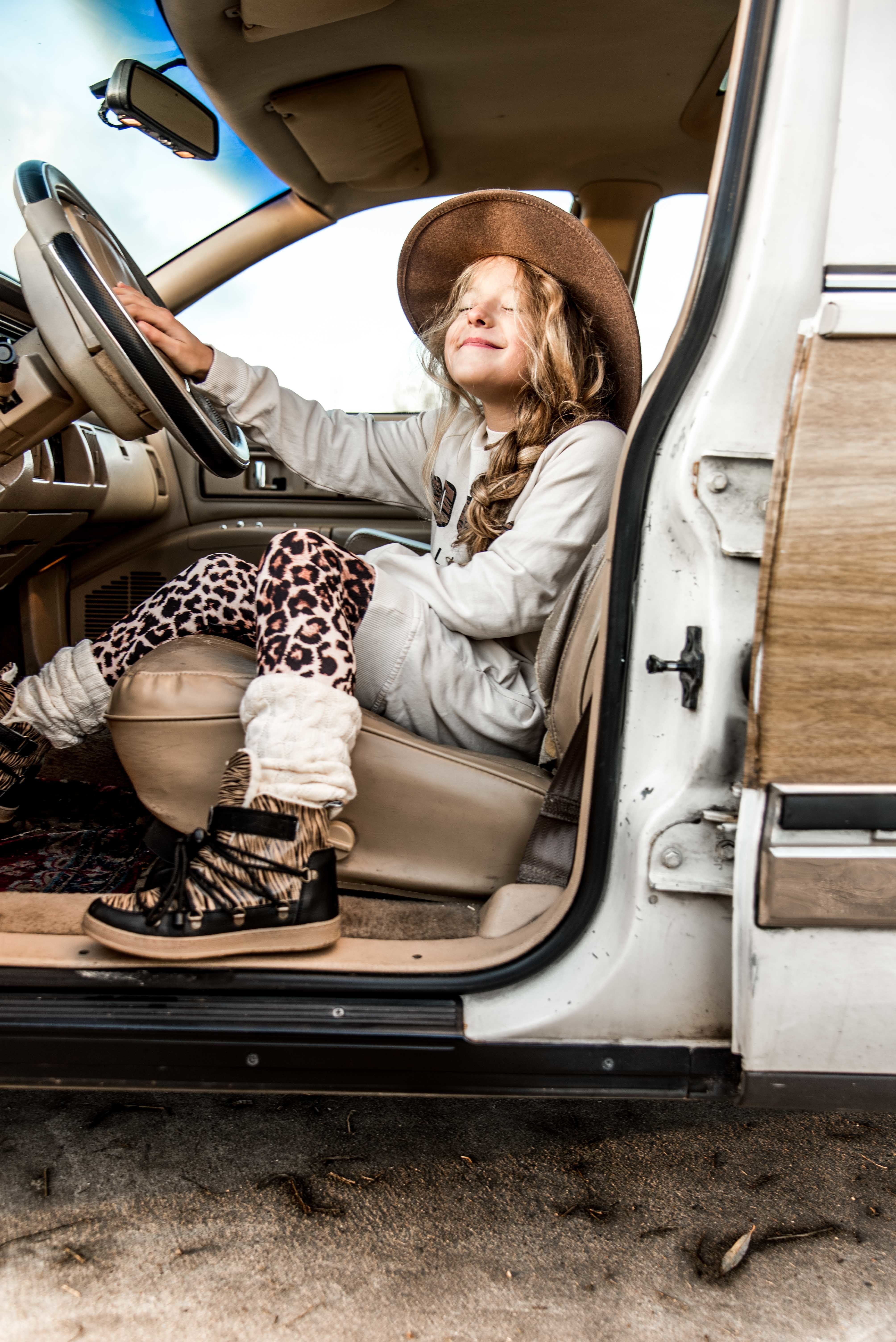 GIRLS SWEATDRESS STARS CREAM- MAG NIET MEER RETOUR