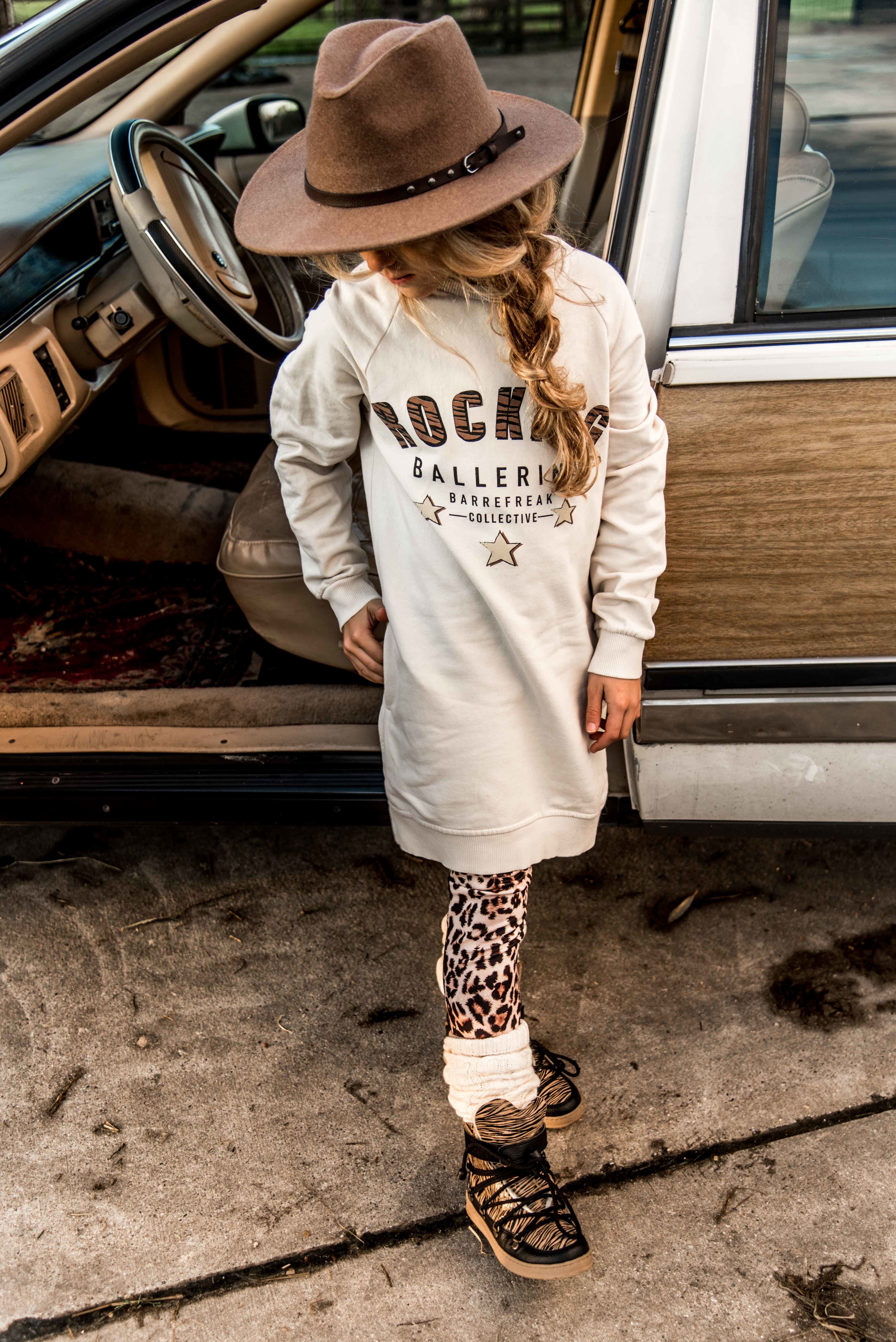 GIRLS SWEATDRESS STARS CREAM- MAG NIET MEER RETOUR
