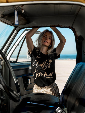 ROUND NECK TEE : ENDLESS SUMMER ( BLACK)