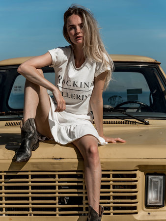 ROUND NECK TEE : ROCKING BALLERINA CLASSIC COCONUT