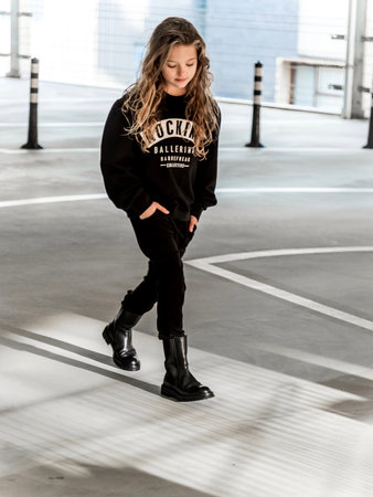 GIRLS DROPPED JOGGER - BLACK