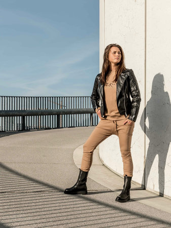 DROPPED CROTCH JOGGER; CAMEL