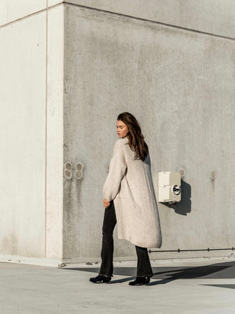 LANG MOHAIR VEST - BEIGE