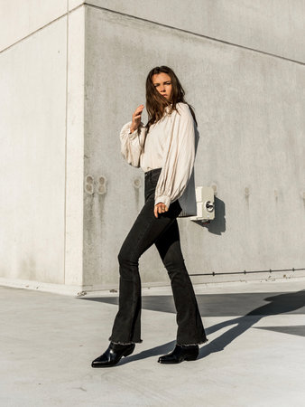 LANG MOHAIR VEST - BEIGE